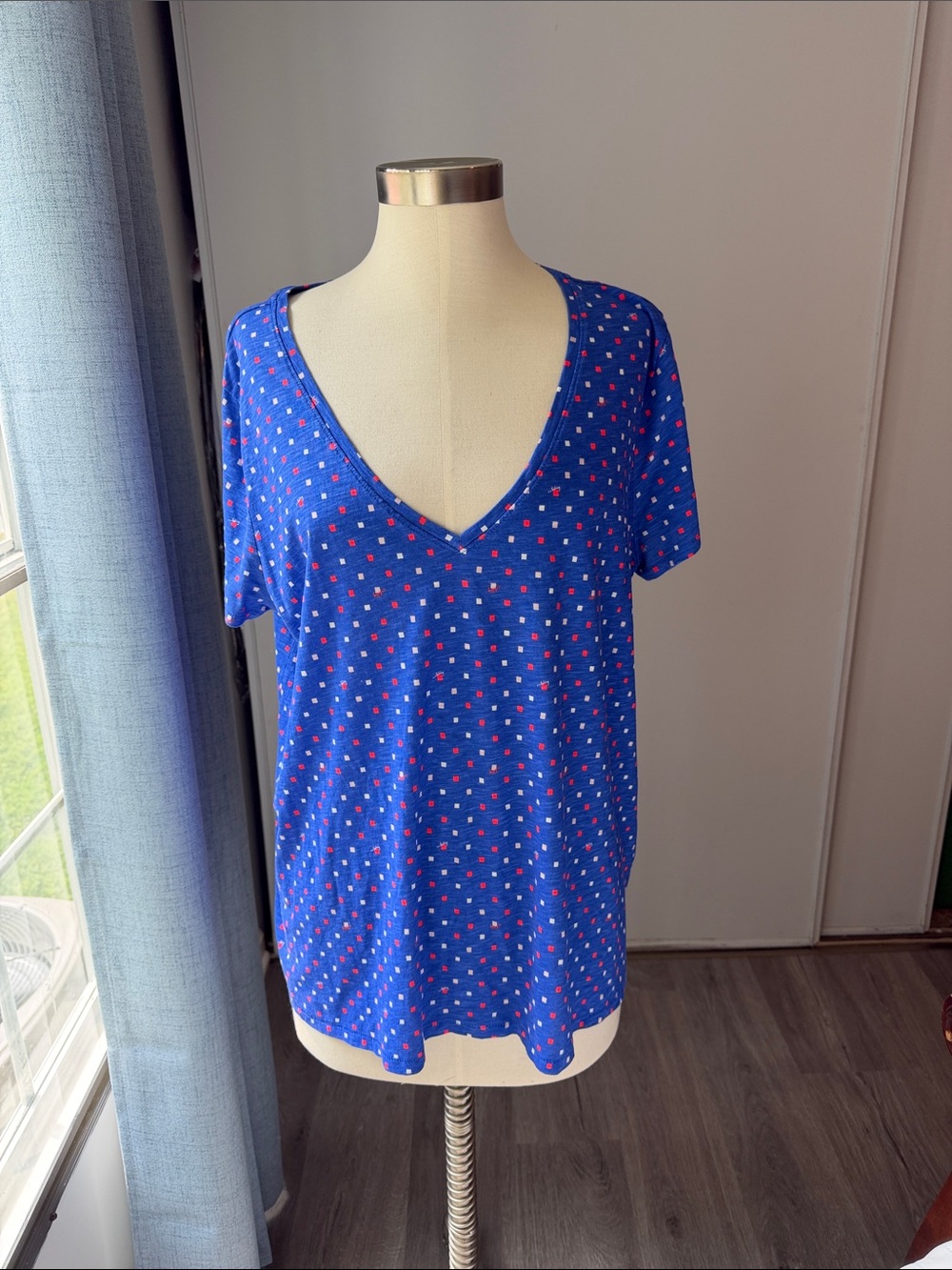 Women’s Lilly Pulitzer XXL Blue V-Neck Dot Print Tee